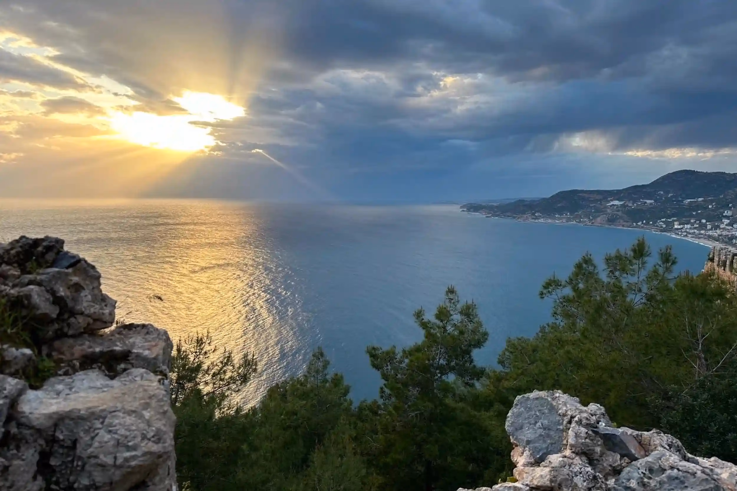 Just a nice photo spot with a great view. Viewpoint point link