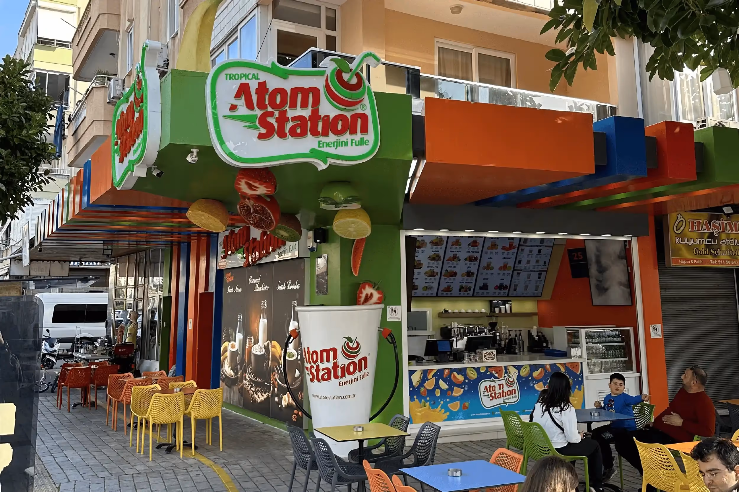 Atom Station offers tasty and refreshing smoothies made from fresh fruits, perfect for hot days