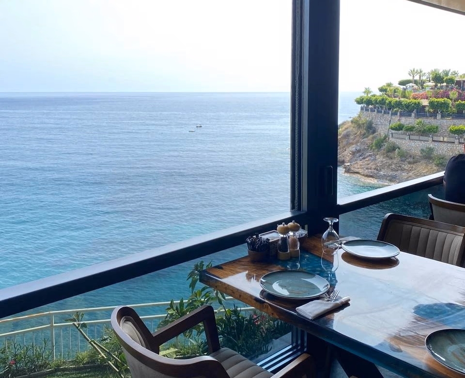 The restaurant offers a beautiful view of the sea. It’s a lovely place with a cozy atmosphere. Very