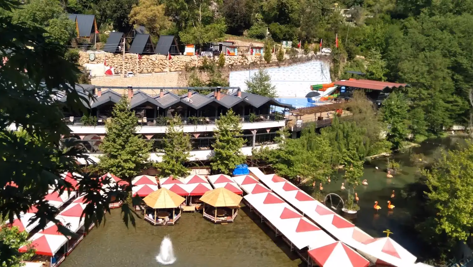 A great spot on the Dim Cay River with view on the Dam. Nice place to spend the day or have a