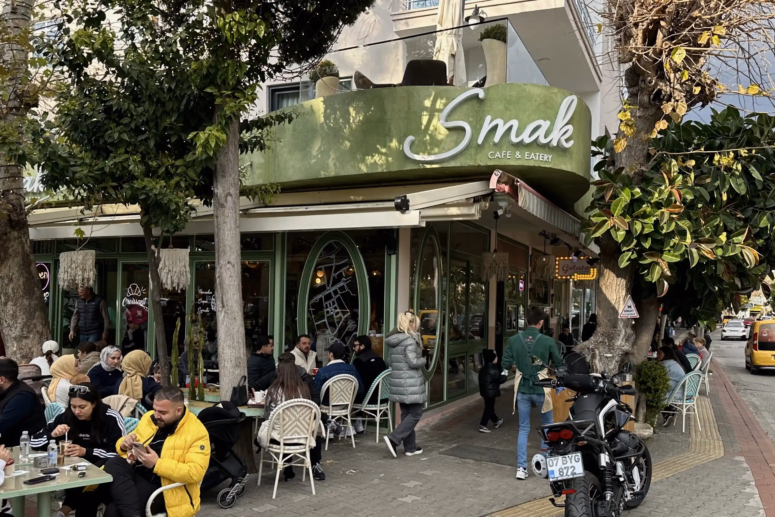 Located near Cleopatra Beach, this spot offers a diverse breakfast menu, pizza, and a wide