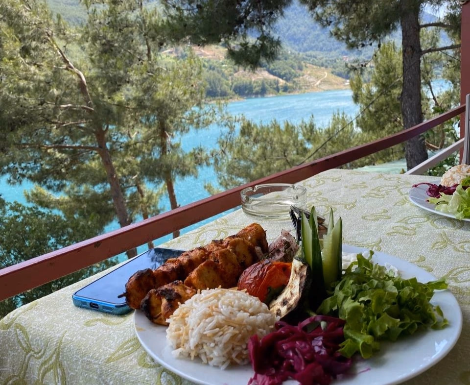 A beautiful place with the best view of Dim Çay Lake. The food was decent, typical as everywhere